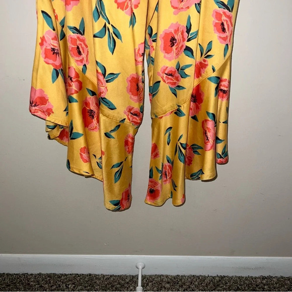 Billabong Yellow Floral Jumpsuit Boho Festival Whimsical Sleeveless Size Medium - Picture 8 of 17